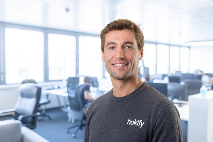 hokify Gründer Karl Edlbauer im hokify office