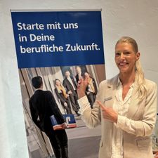 Ansprechpartner:in